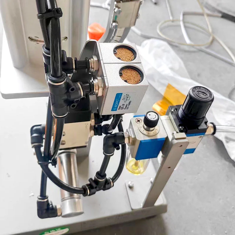 Pneumatic Single Clipping Machines · Photos 1